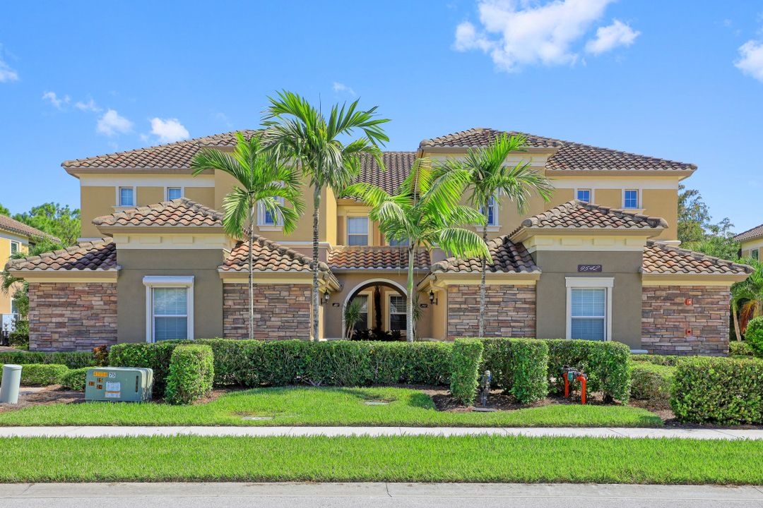9542 Ironstone Terrace #202, Naples, FL 34120