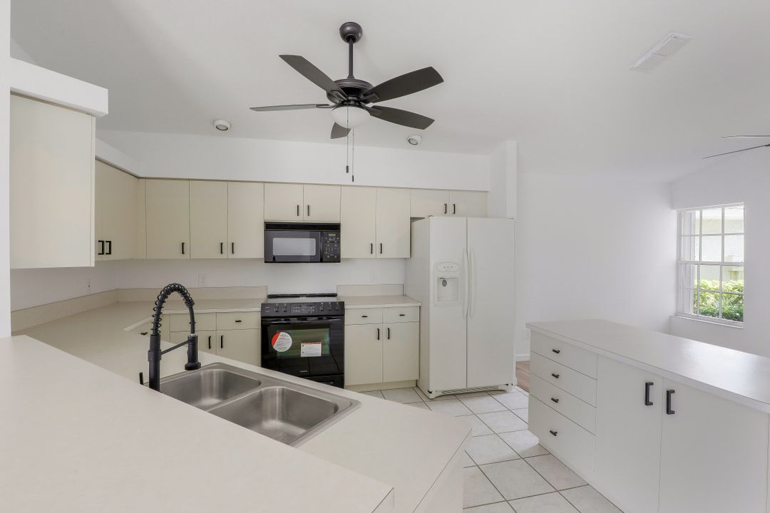 14832 Paradigm Ct, Fort Myers, FL 33919