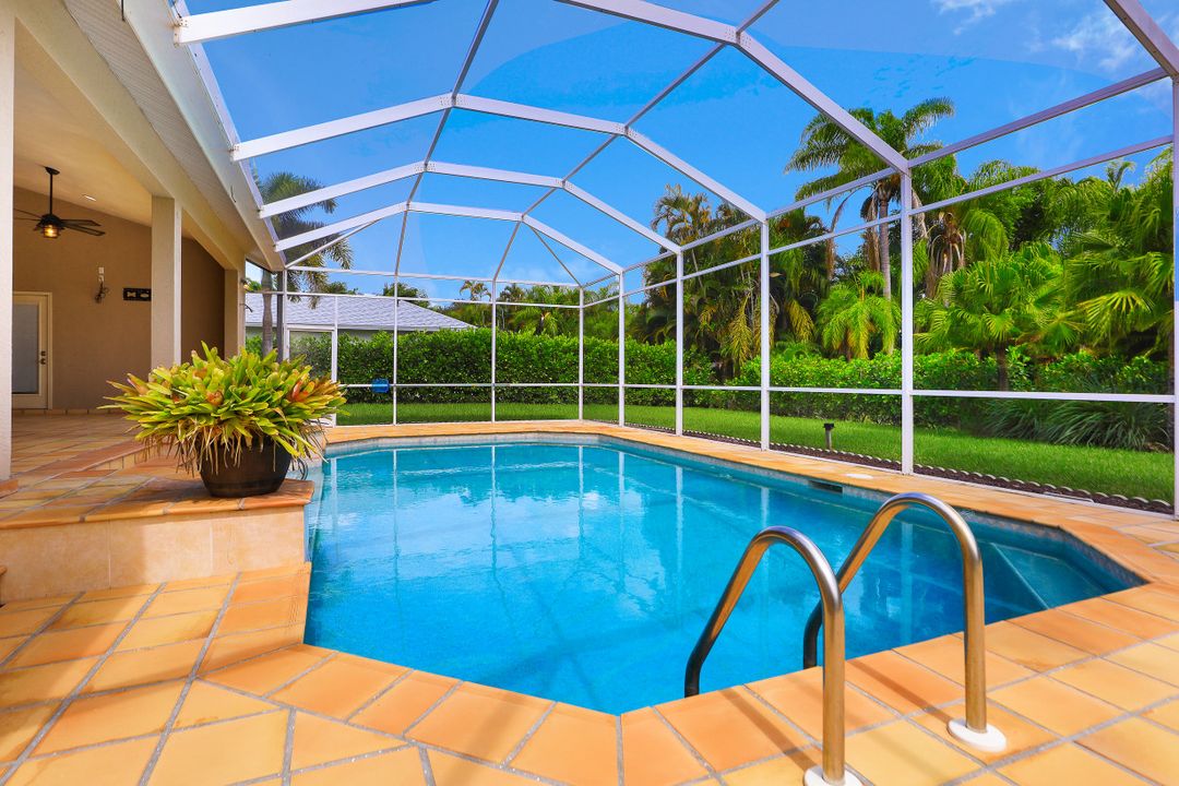 1905 Fairfax Cir, Naples, FL 34109