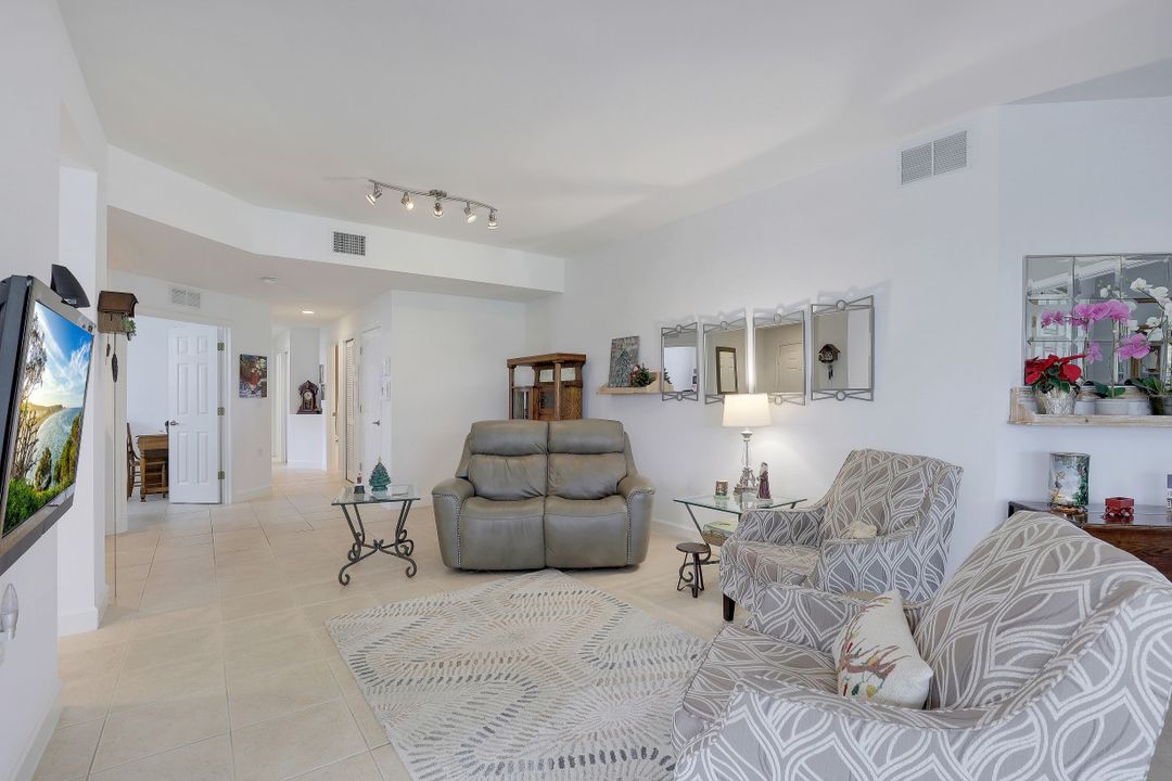 6864 Ascot Dr #102, Naples, FL 34113