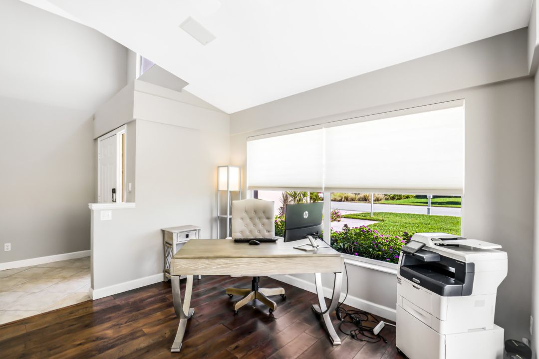 1517 Kenridge Pl, Naples, FL 34104