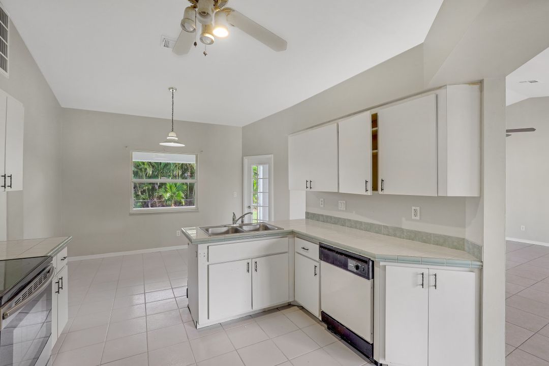 1923 SW 48th Ln, Cape Coral, FL 33914