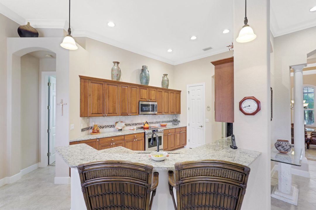 8806 Spinner Cove Ln, Naples, FL 34120