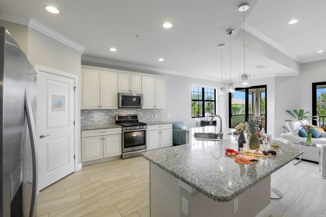 2181 Frangipani Cir  #201, Naples, FL 34120