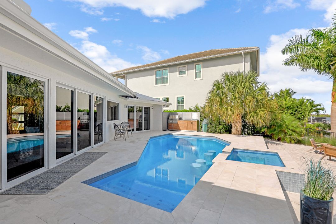 818 Perrine Ct, Marco Island, FL 34145