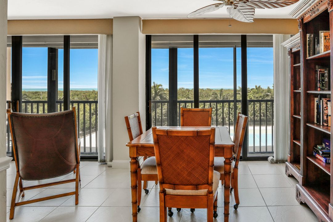 5601 Turtle Bay Dr #302, Naples, FL 34108