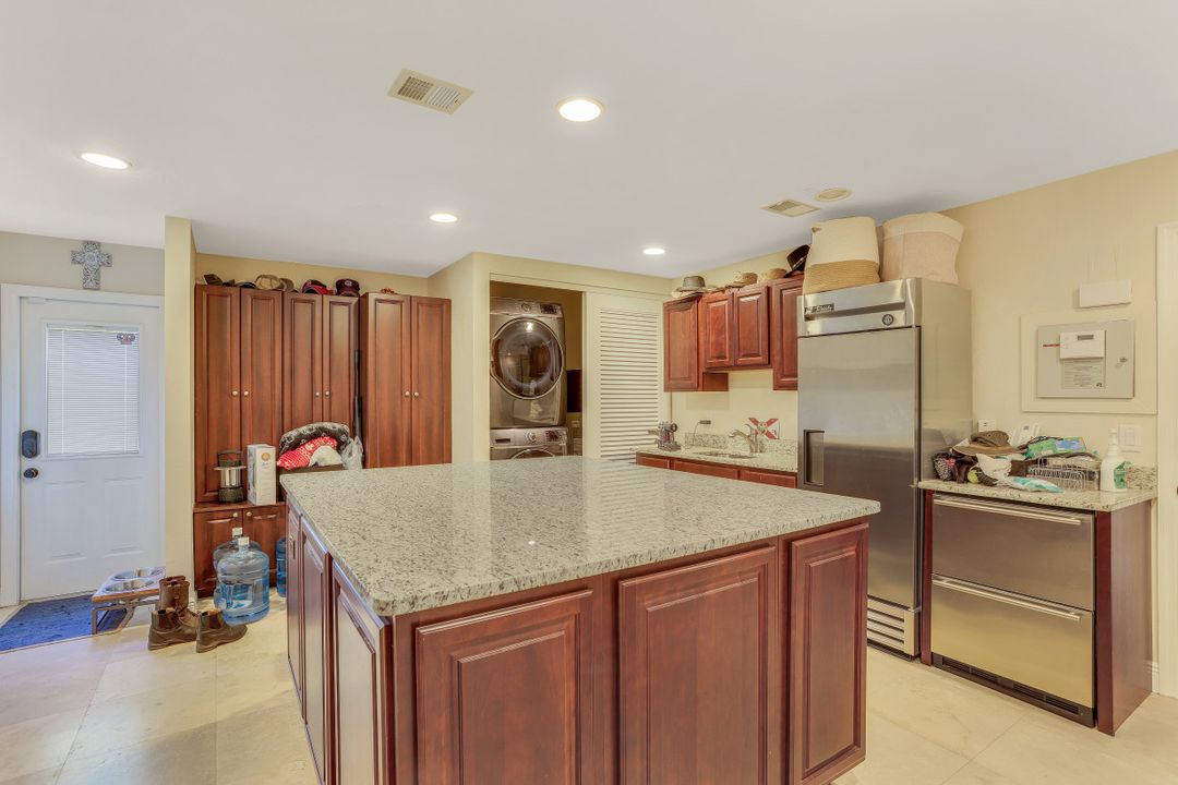 6846 Trail Blvd, Naples, FL 34108