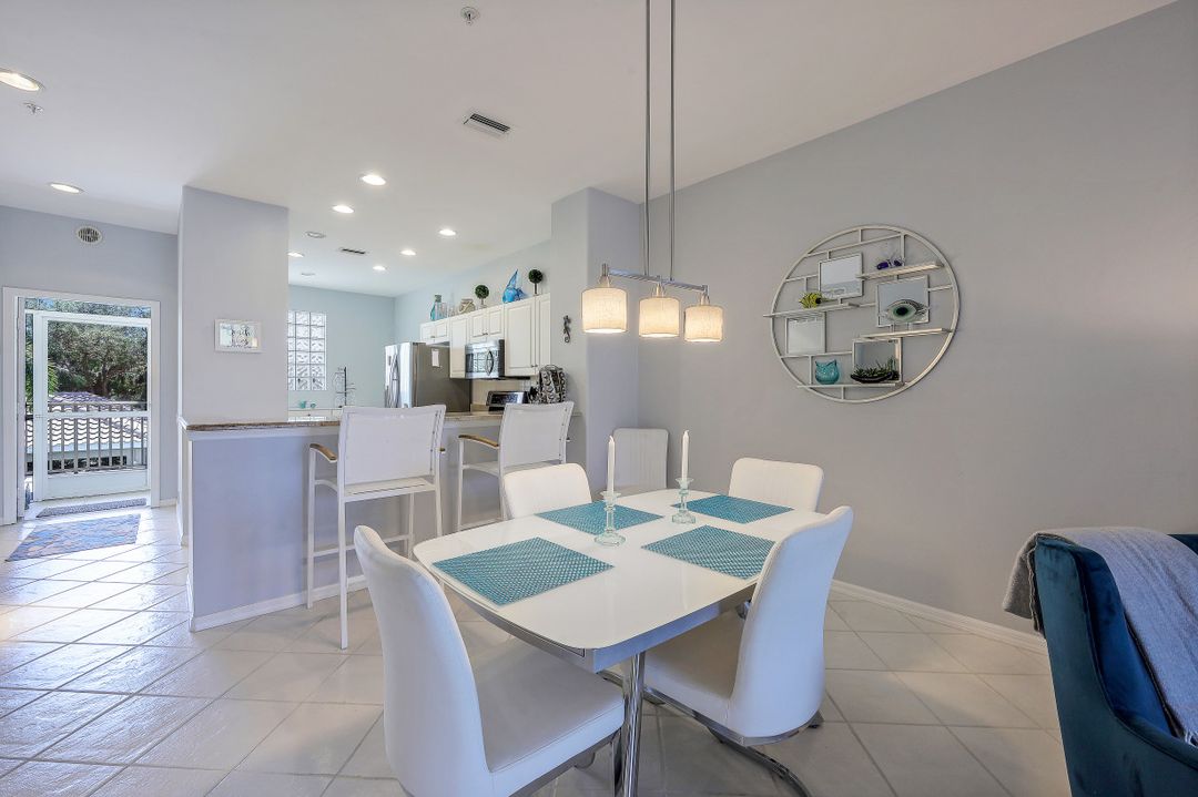 8239 Parkstone Pl #202, Naples, FL 34120