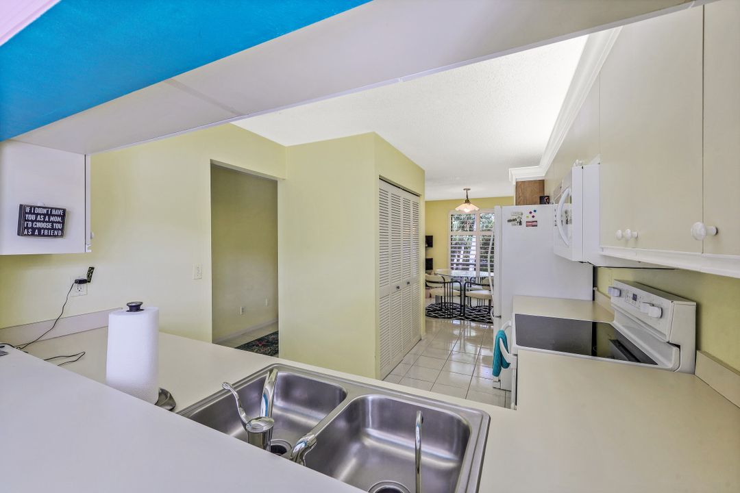 1250 Yesica Ann Cir #E201, Naples, FL 34110