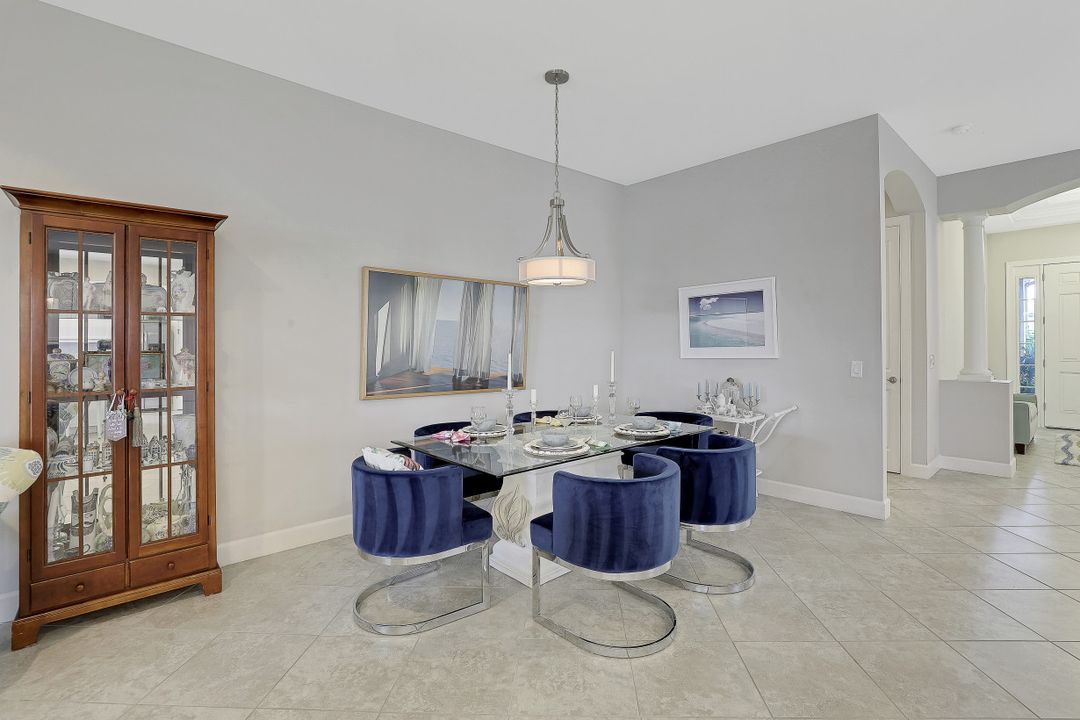 8450 Palacio Terrace W, Naples, FL 34114