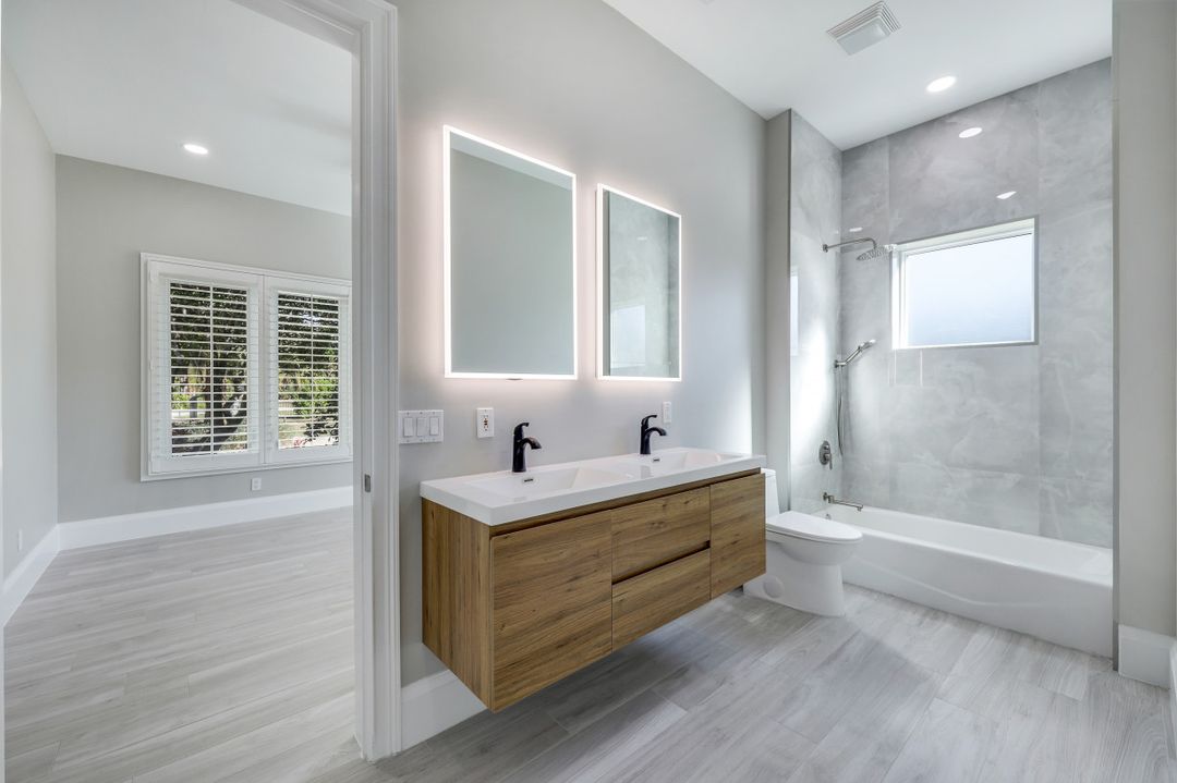 4040 1st Ave SW, Naples, FL 34119