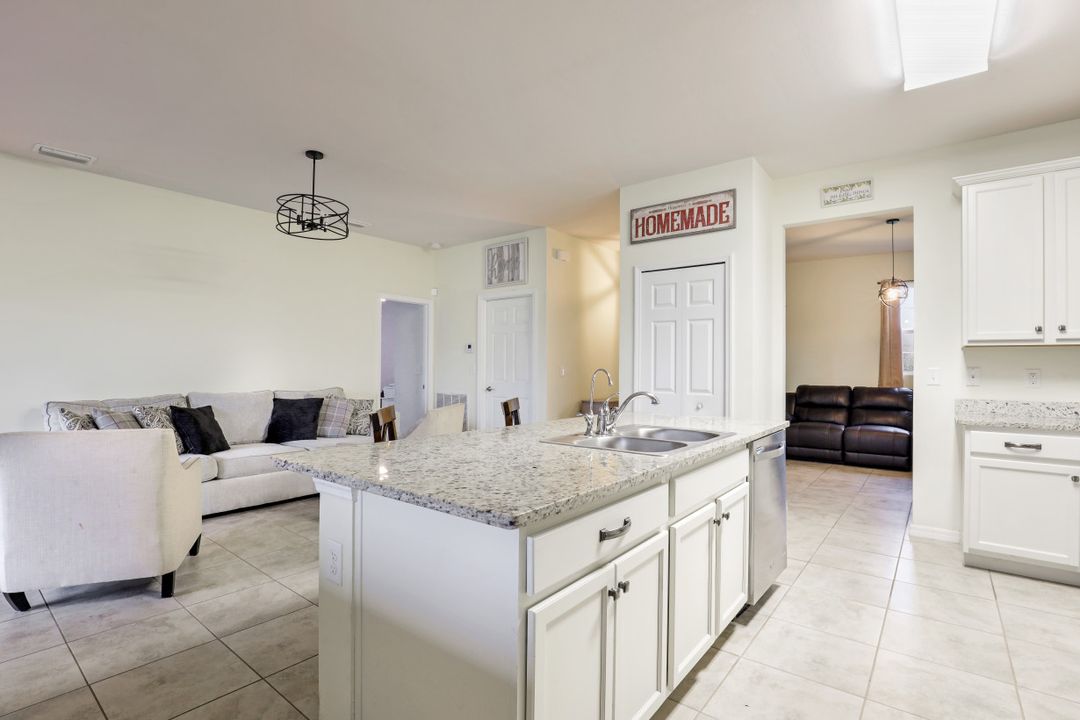 1813 NW 10th St, Cape Coral, FL 33993