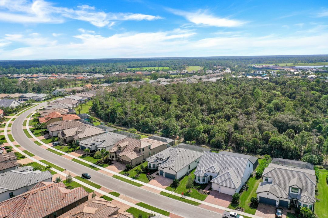 9483 Greyhawk Trl, Naples, FL 34120