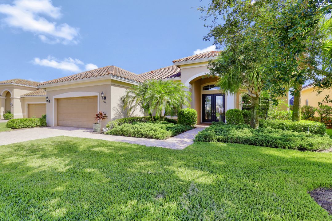 9091 Graphite Cir, Naples, FL 34120