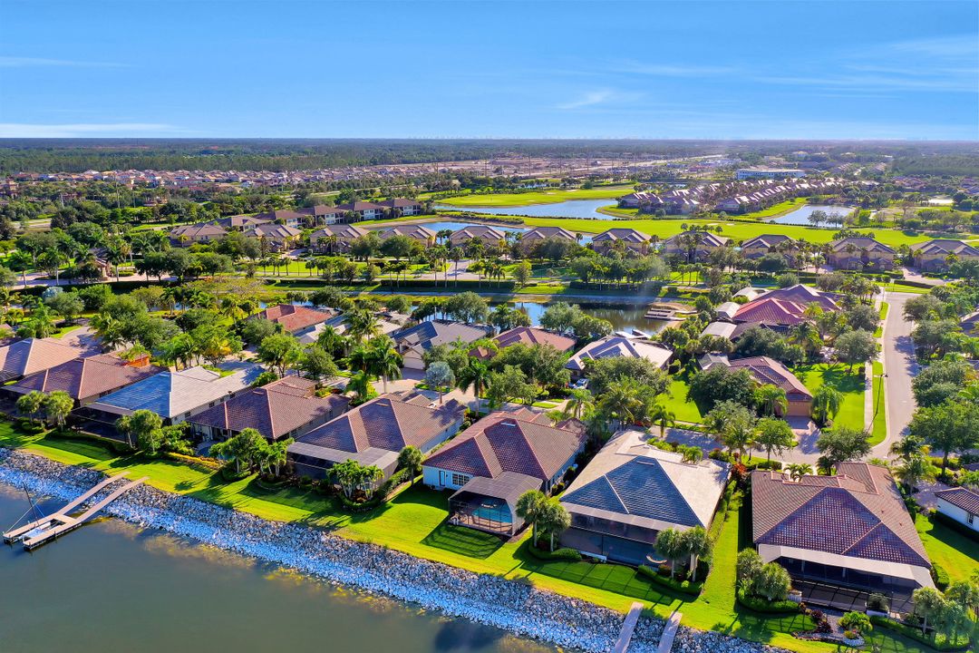 8761 Hideaway Harbor Ct, Naples, FL 34120