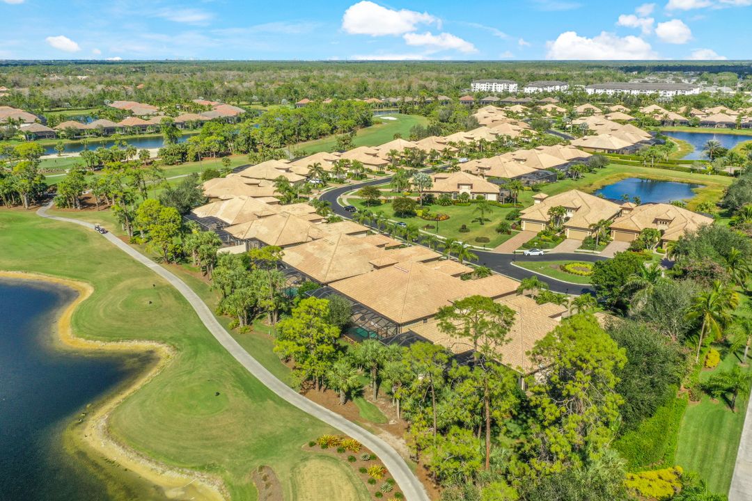 7599 Moorgate Point Way, Naples, FL 34113