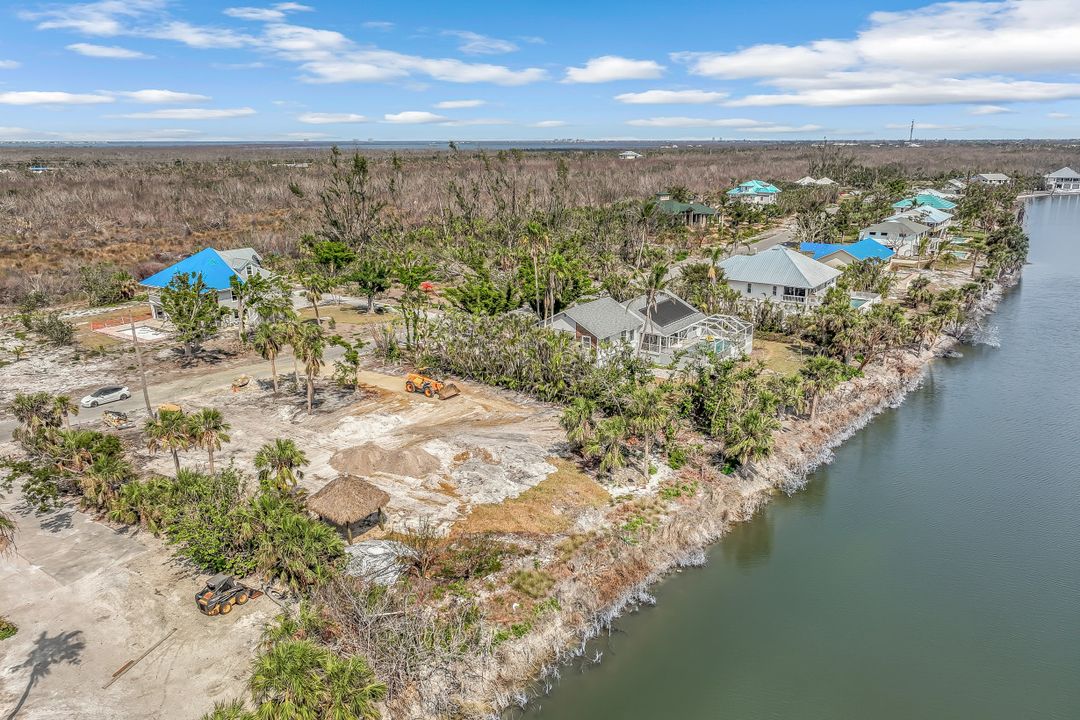 565 Lake Murex Cir, Sanibel, FL 33957