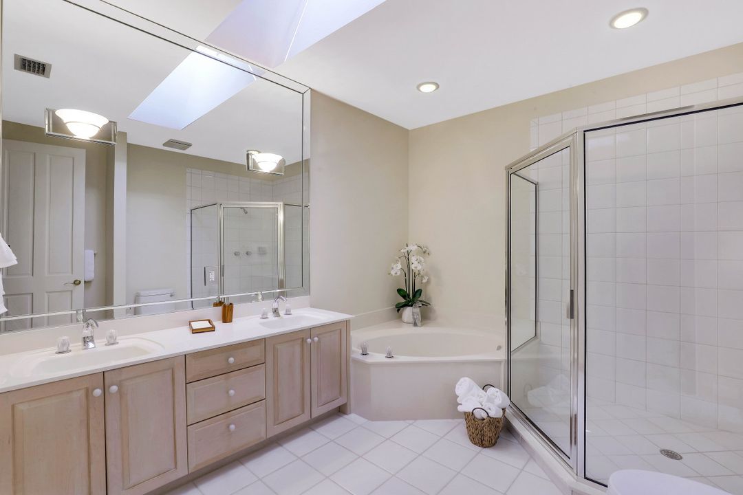 8089 Via Vecchia, Naples, FL 34108