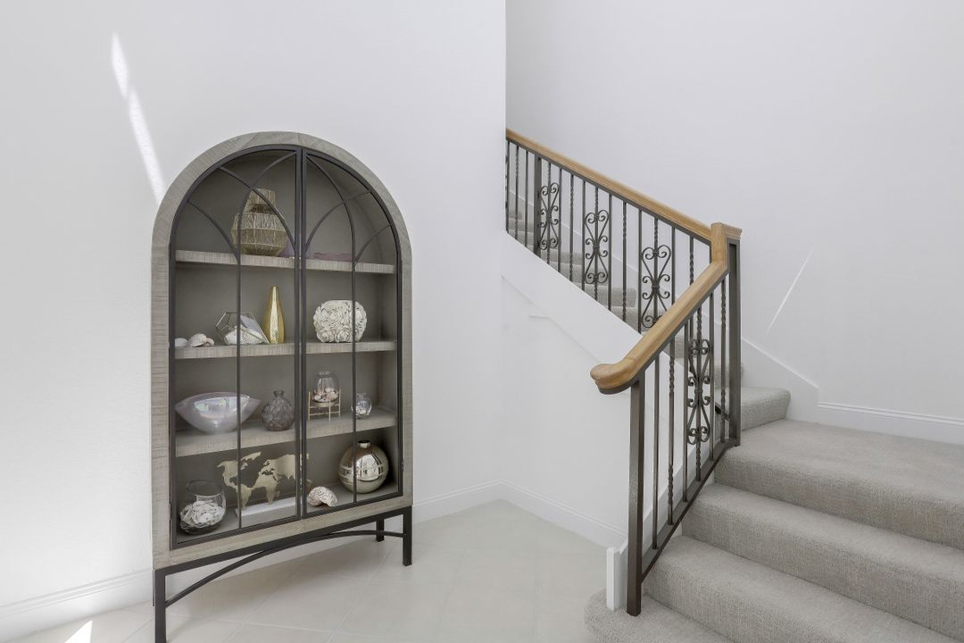 9263 Museo Cir #204, Naples, FL 34114