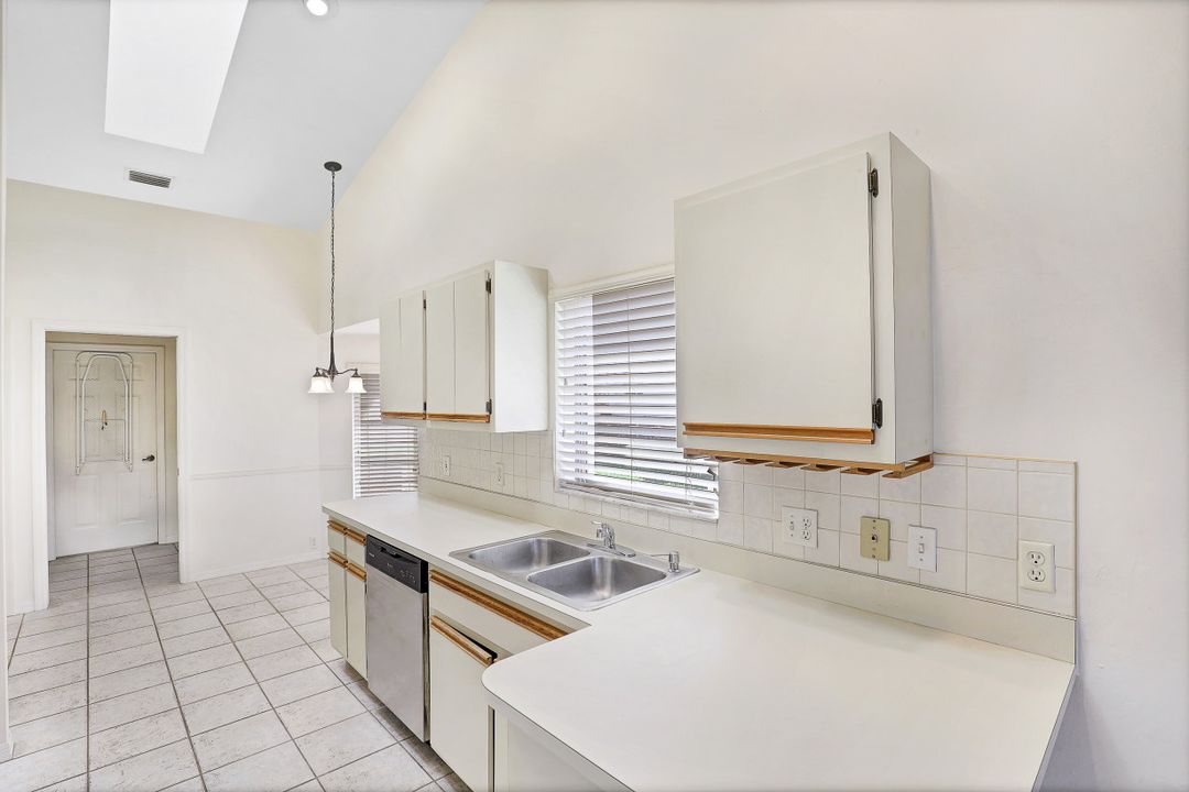 1121 SE 21st St, Cape Coral, FL 33990