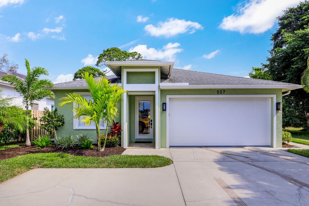 557 96th Ave N, Naples, FL 34108