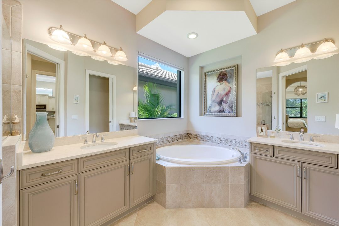 7375 Lantana Cir, Naples, FL 34119