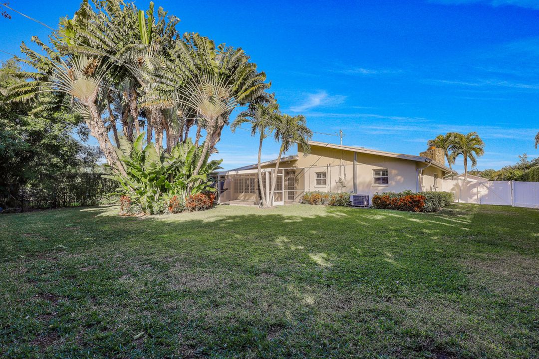 710 95th Ave N, Naples, FL 34108