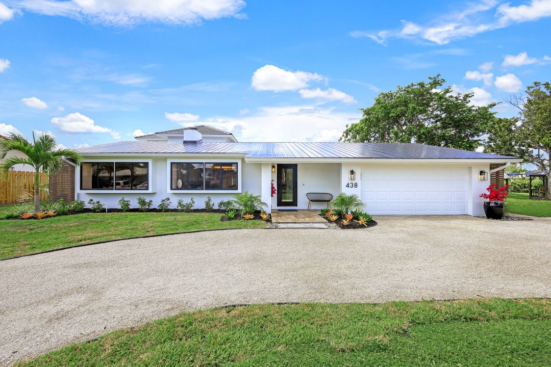 438 Lagoon Ave, Naples, FL 34108