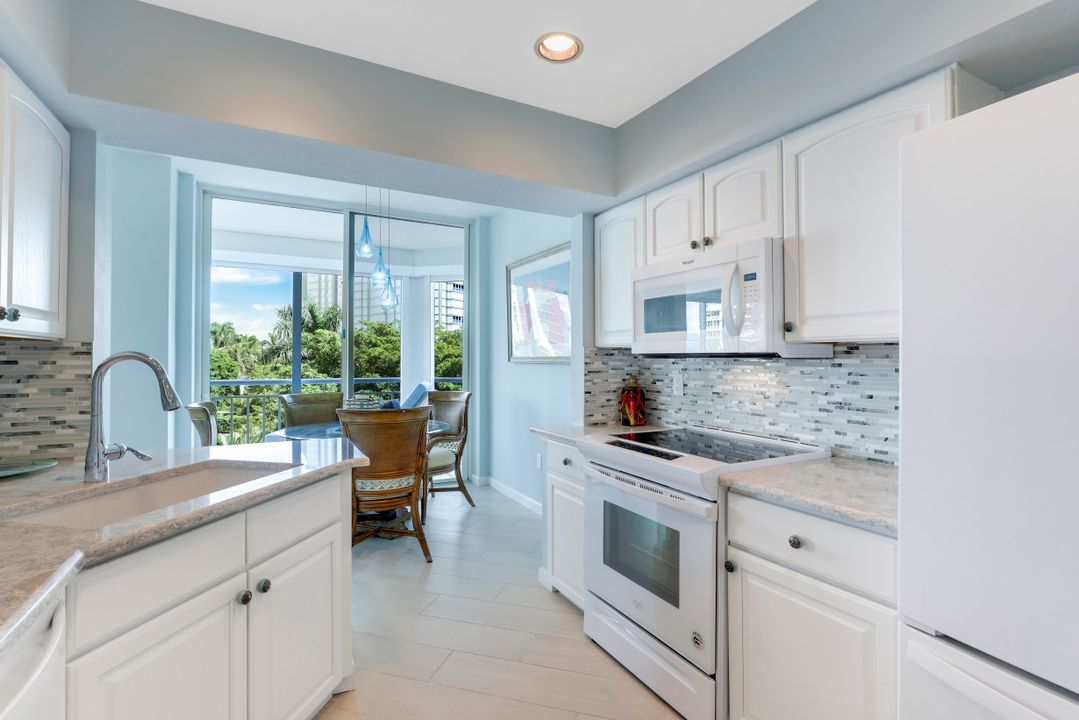 4255 Gulf Shore Blvd N #206, Naples, FL 34103