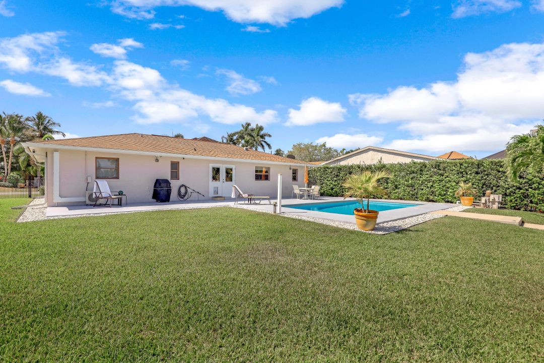 207 6th St, Bonita Springs, FL 34134