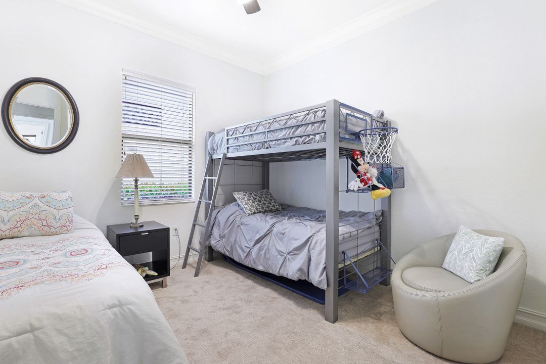 7327 Lantana Cir, Naples, FL 34119