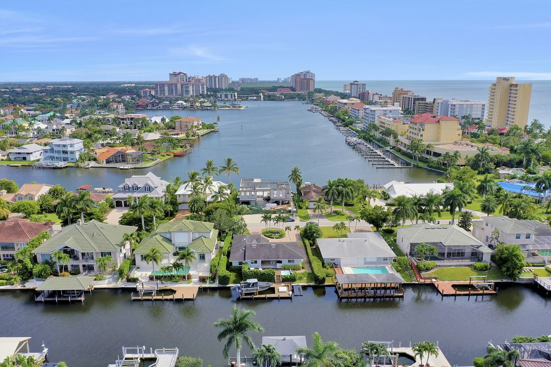 151 Bayview Ave, Naples, FL 34108