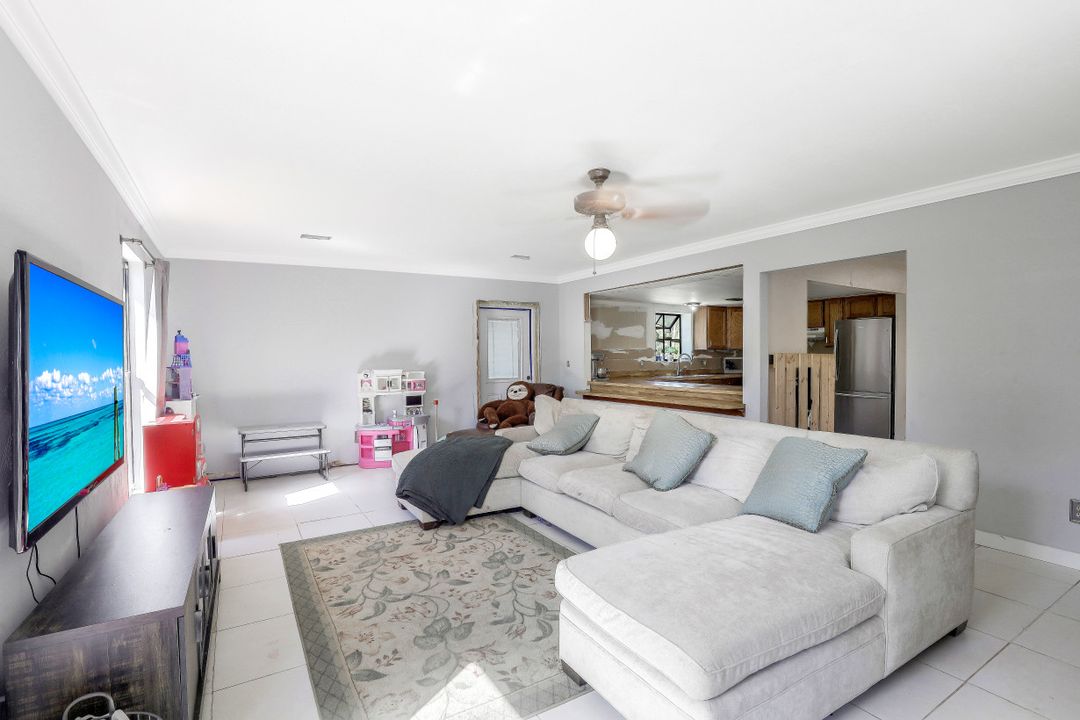 781 11th St SW, Naples, FL 34117