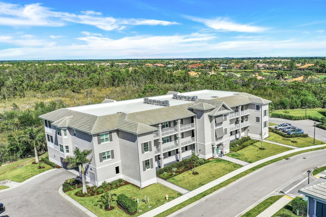 164 Indies Dr East #106, Naples, FL