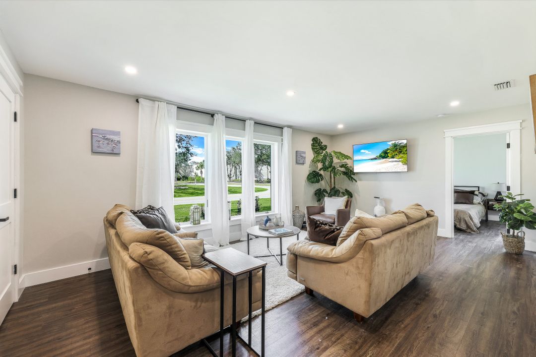 3722 10th St N, Naples, FL 34103