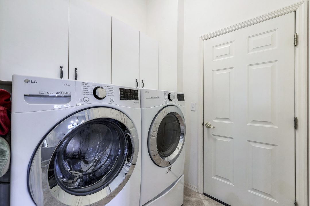 8755 Naples Heritage Dr, Naples, FL 34112