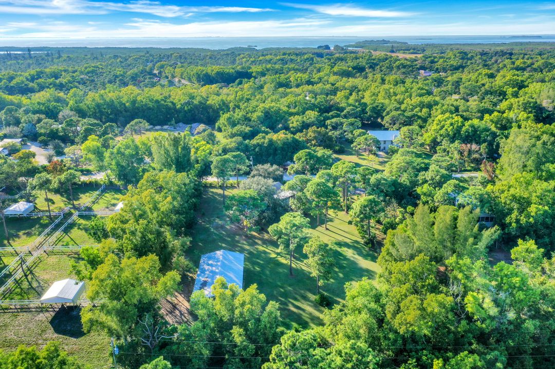 8642 Whispering Pines Dr, Saint James City, FL 33956