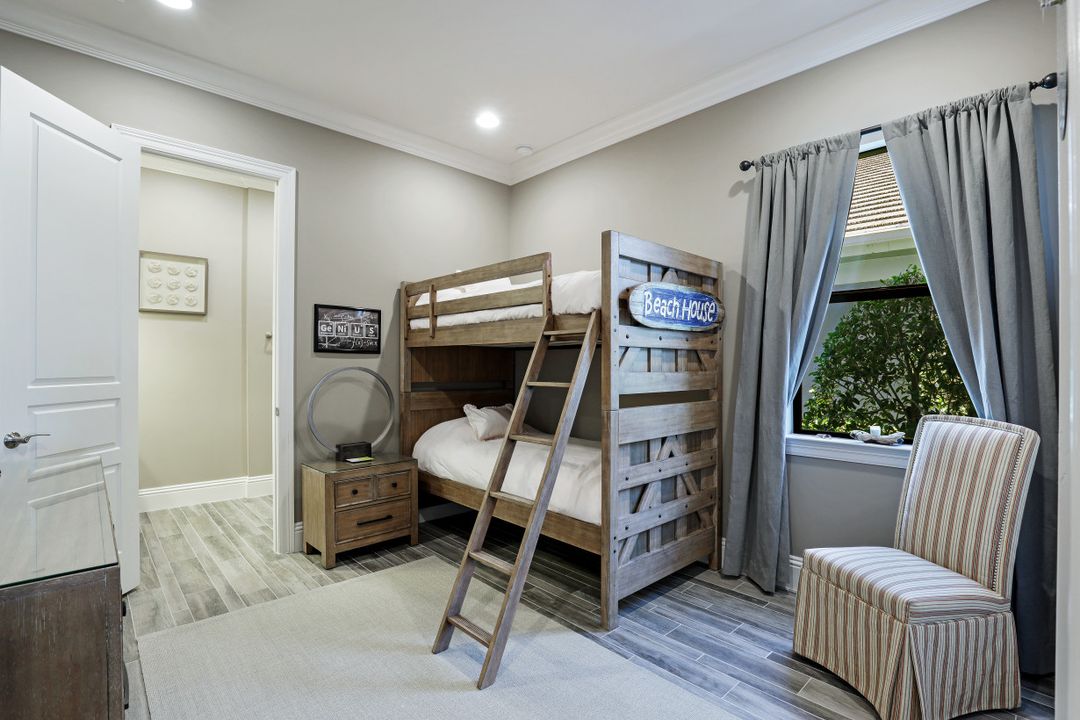 9067 Breakwater Dr, Naples, FL 34120