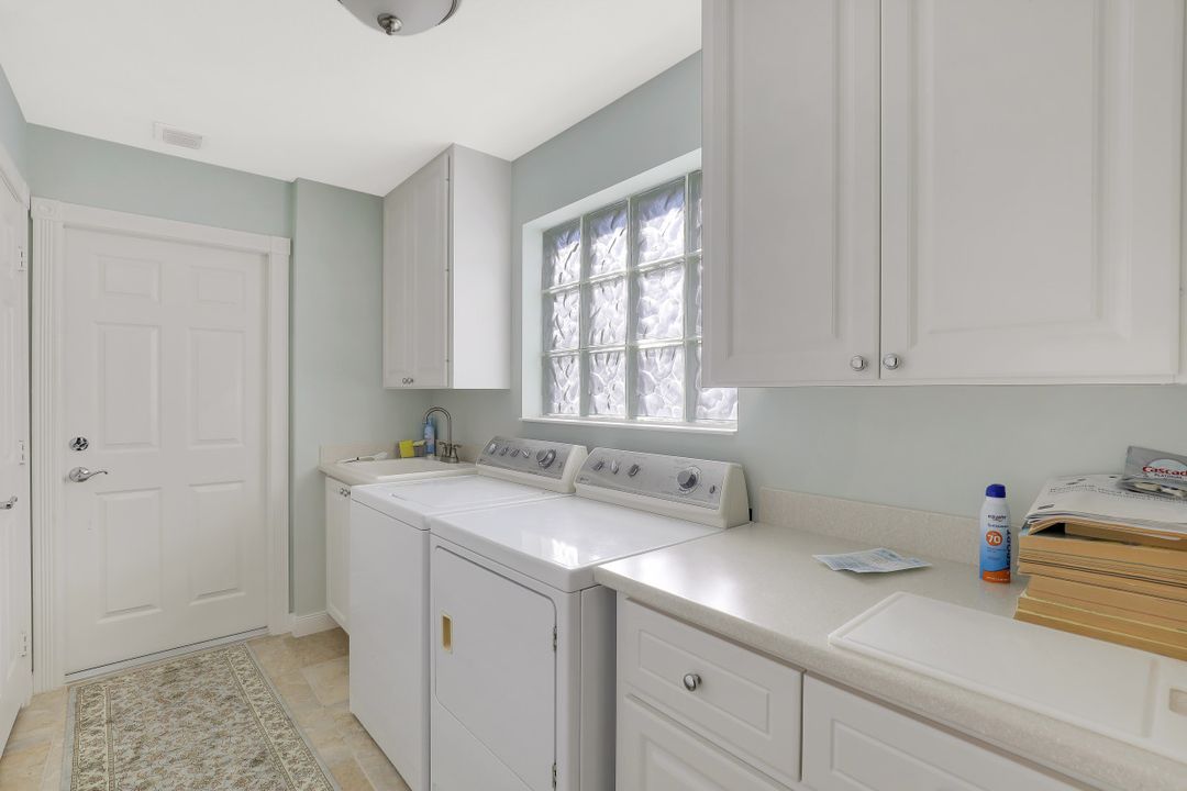 8113 Xenia Ln, Naples, FL 34114