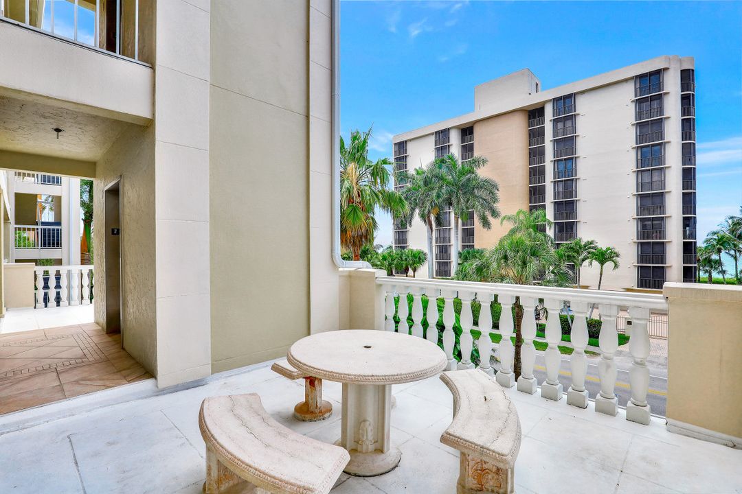 9700 Gulf Shore Dr #202, Naples, FL 34108