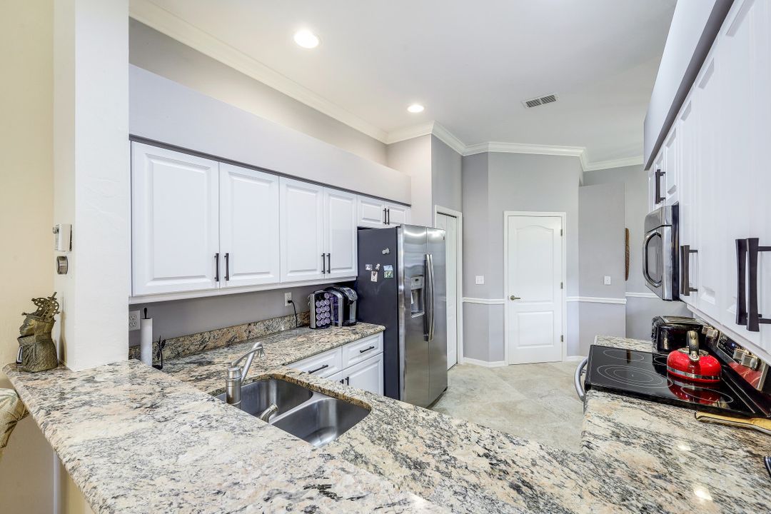 8755 Naples Heritage Dr, Naples, FL 34112