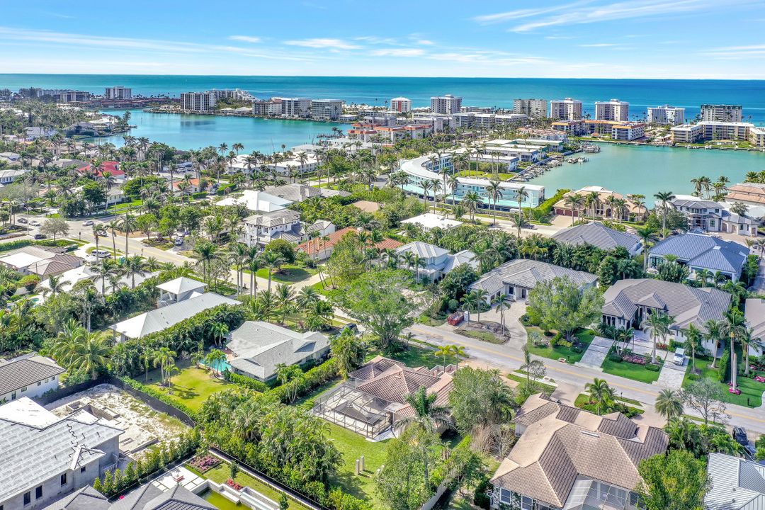 3000 Crayton Rd, Naples, FL 34103