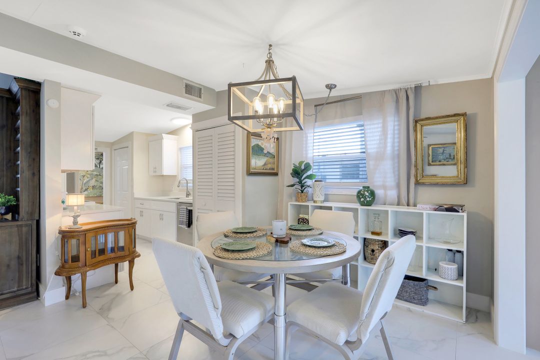 2070 Holiday Ln, Naples, FL 34104