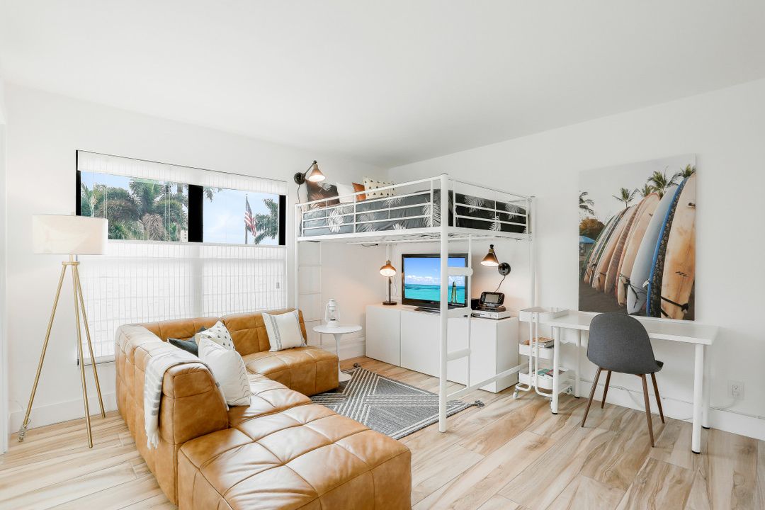 4451 Gulf Shore Blvd N #205, Naples, FL 34103