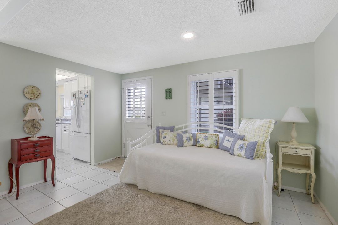 3400 Gulf Shore Blvd N #J-1, Naples, FL 34103