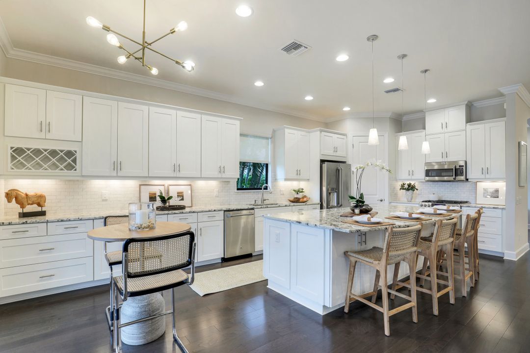 8815 Vaccaro Ct, Naples, FL 34119