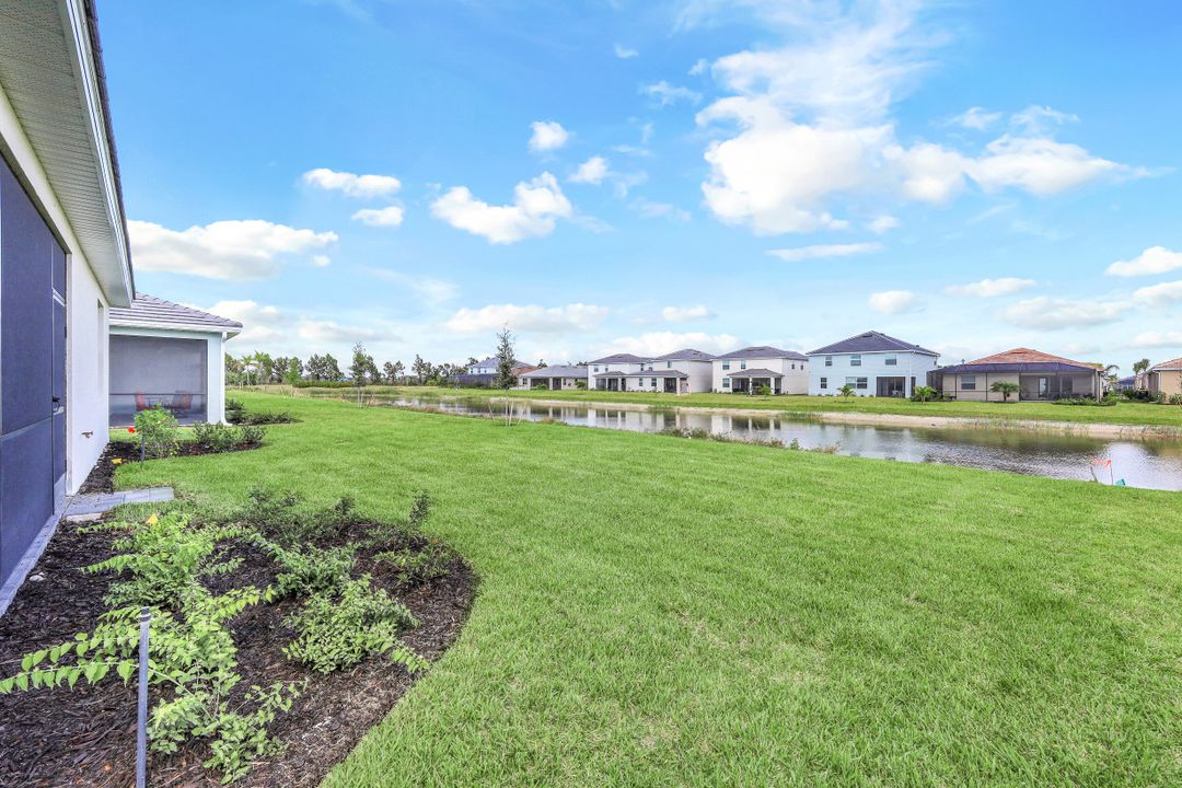 2434 Orchard St, Naples, FL 34120