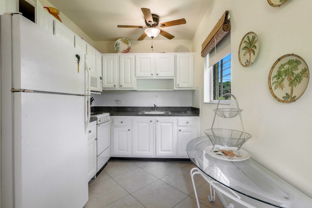 473 12th Ave S #B-9, Naples, FL 34102