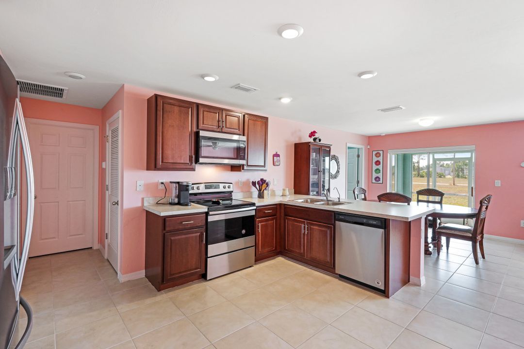 1634 NE 34th St, Cape Coral, FL 33909