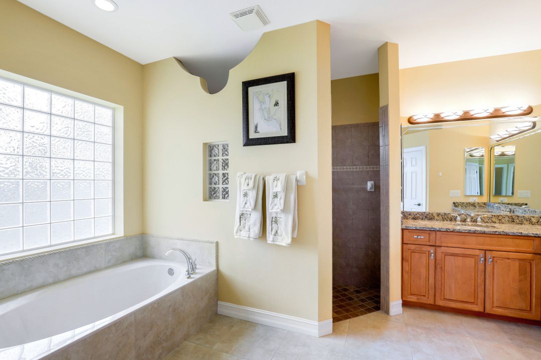 5267 Tiffany Ct, Cape Coral, FL 33904